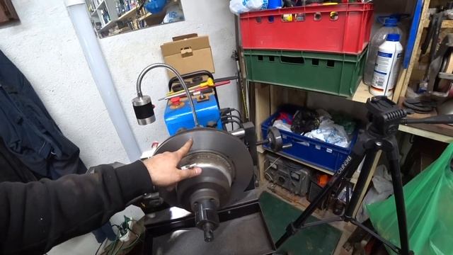 Проточка тормозных дисков , замена колесных болтов BMW G30 смотреть онлайн