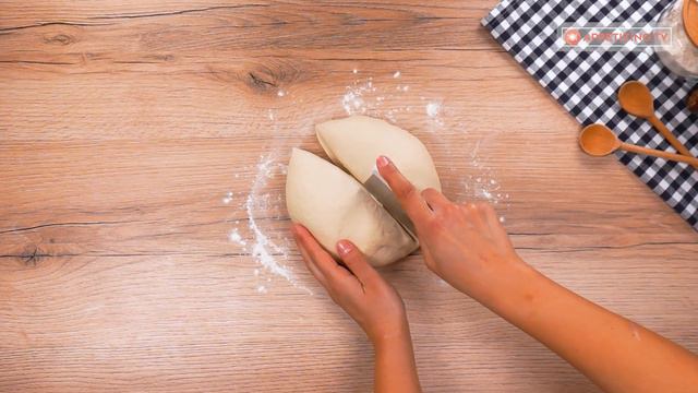 Buns tastier than pizza! With mozzarella filling смотреть онлайн