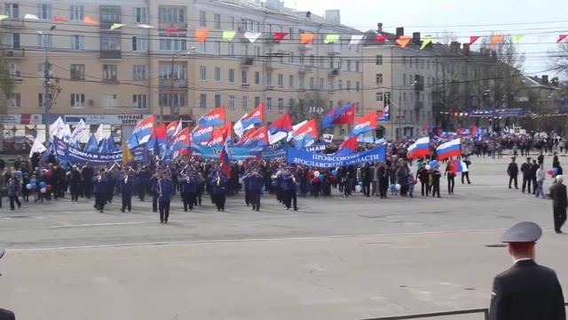 Торжественное шествие на Праздник весны и труда.MOV смотреть онлайн