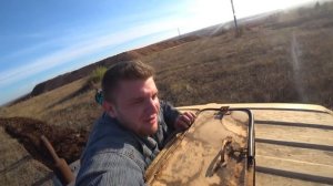 УЧУ МЛАДШЕГО БРАТА ВОДИТЬ ТРАКТОР!