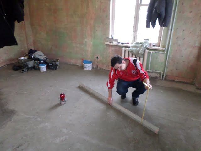 СТЯЖКА ПОЛА своими руками #УстановкаМаяков РАСХОД цементно песчаная стяжка пола, устройство стяжки смотреть онлайн