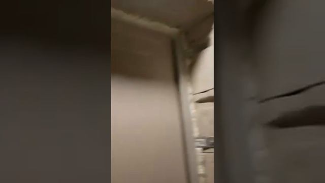 Установка входной двери.
