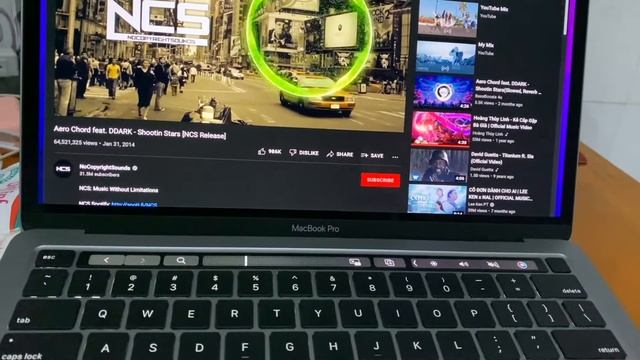 M1 MacBook Pro 13 Inch Speakers Test