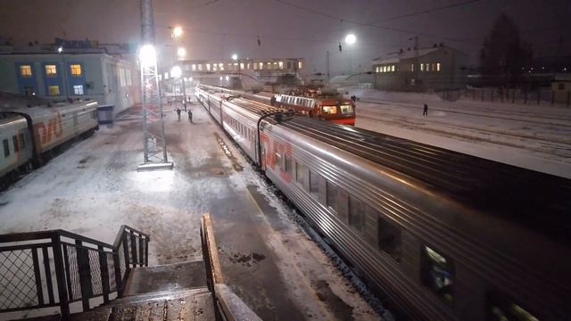 ЧС4т-284 с пассажирским поездом №7 Пермь - Москва смотреть онлайн