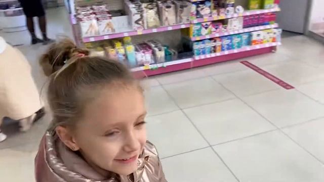 Стефания поехала покупать помаду Чупа чупс Chupa Chups смотреть онлайн