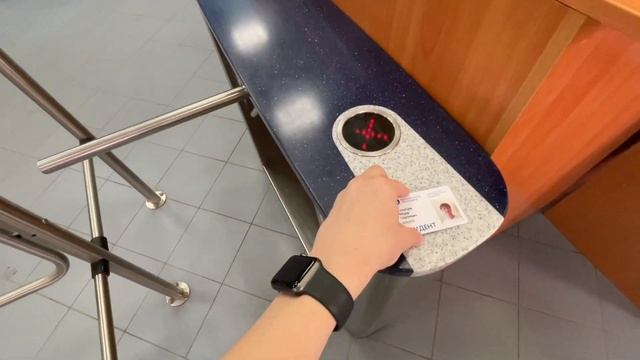 Живу в центре Нижнего // 1 сентября в Вышке / работаю в Тинькофф смотреть онлайн