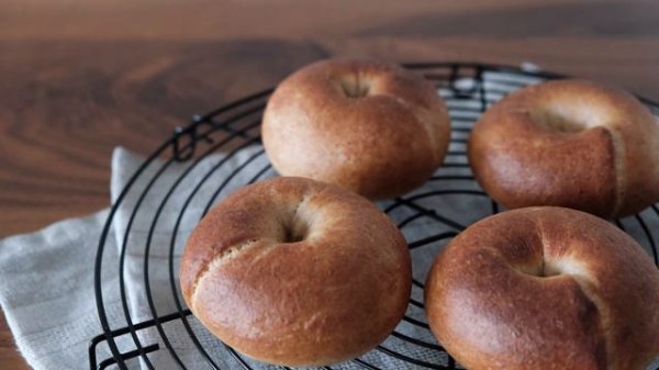 【食いしん坊夫婦のピクニック弁当】*お弁当持って出かけよう!*いちごムースの作り方