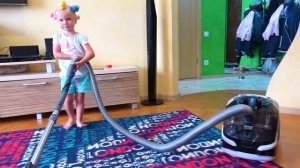 София и магазин и кудряшки. Софунья Шалунья