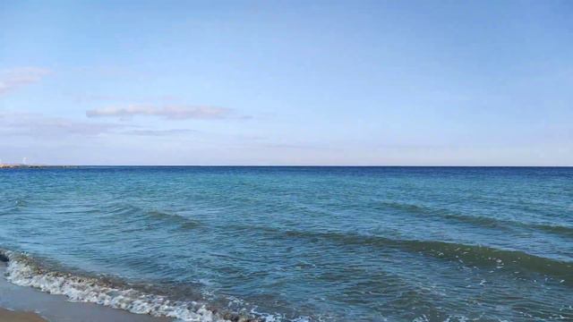 Красивое синее море в Ноябре в Приморске смотреть онлайн