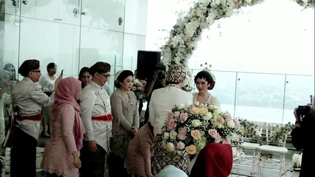 Akad nikah n pesta pernikahan Isyana Sarasvati смотреть онлайн