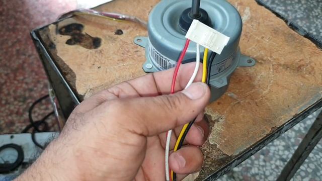 Inverter AC Compressor working but outdoor Fan motor not working