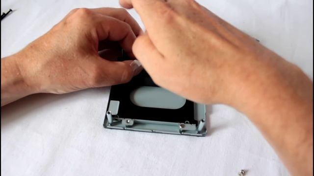 Mini-PC Brix S de Gigabyte - Le montage des composants - GinjFo.com смотреть онлайн