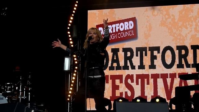 Toyah, - Echo Beach - Dartford Festival 2016 смотреть онлайн