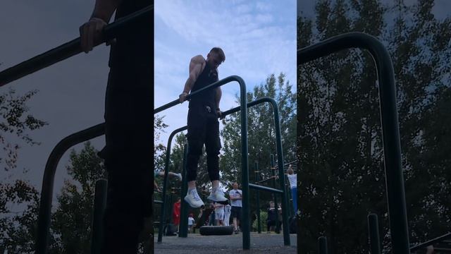 У Воркаутеров Своя Сотка! 100 Отжиманий На Брусьях За Один Подход! смотреть онлайн