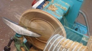 Точим тарелку из дерева на токарном станке