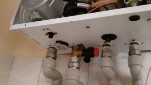 10 ошибка на котле Navien Delux. Разбор и прочистка воздушного клапана