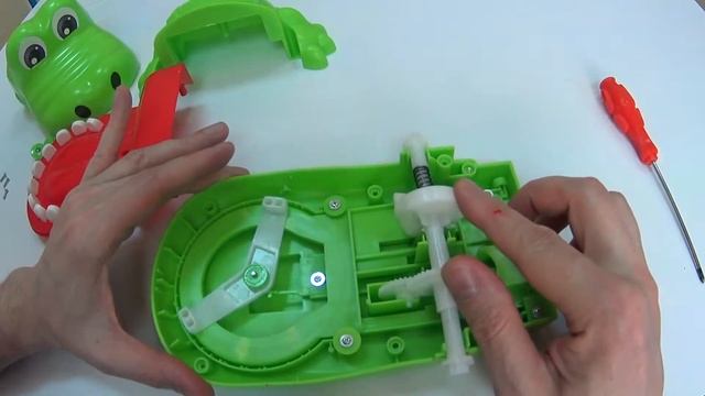 Kroko doc. What's inside a toy. Что внутри игрушки кроко дантист. смотреть онлайн