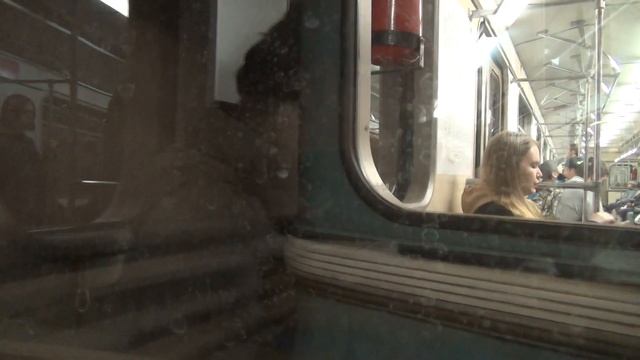 Поездка на поезде метро Номерной Каширская-Варшавская смотреть онлайн