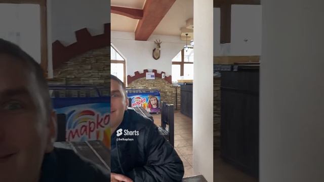 А ты тоже увидел в кадре двух медведей 🥸 #shorts #vlog #юмор #абзаково смотреть онлайн