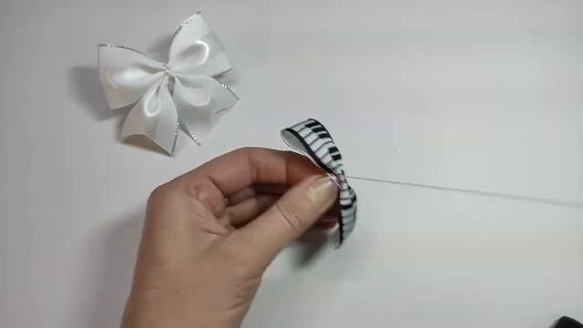 Школьные бантики на каждый день. МК / DIY School bows for every day. Arcos da escola. смотреть онлайн