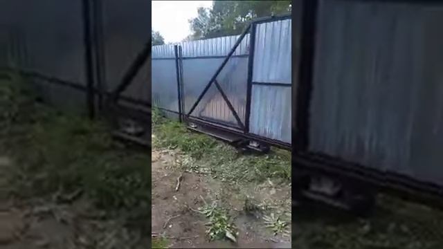 Забор и автоматические ворота из металлопрофиля от ЕМПК смотреть онлайн
