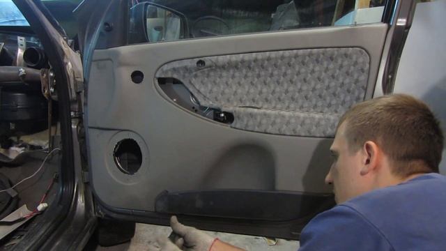 Как снять обшивку двери на Калине 1-го поколения смотреть онлайн