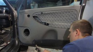 Как снять обшивку двери на Калине 1-го  поколения