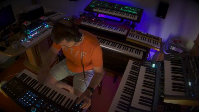 "Summer Daydream" with Hydrasynth / Grandmother / Nord A1 / System 8 / Minibrute 2 / Mopho смотреть онлайн