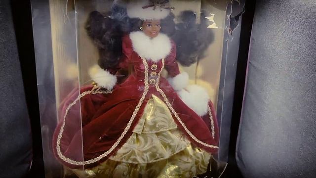 ? Барби Афроамериканка, Хеппи Холидейс, 1996 год. Happy Holidays AA Barbie смотреть онлайн