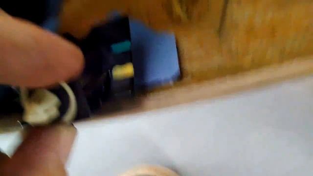 о том как крепче склеить суперклеем.
не обожгите пальцы. смотреть онлайн