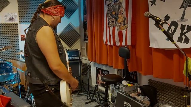 Epiphone Custom Les Paul FGN MIJ VS Custom HSS Stratocaster Lace Sensor with Peavey 5150 Mark I. смотреть онлайн