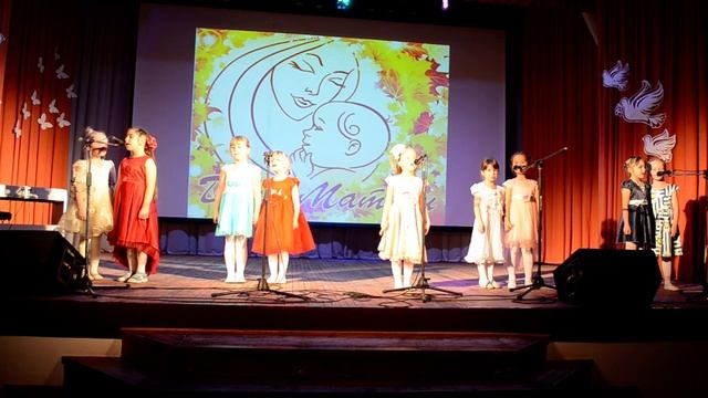 Песня подготовительной группы ДС .Колосок 2018г "Мамина улыбка" смотреть онлайн