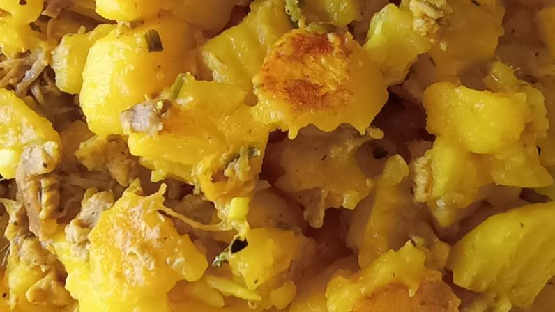 Картофель с тушёнкой в мультиварке смотреть онлайн