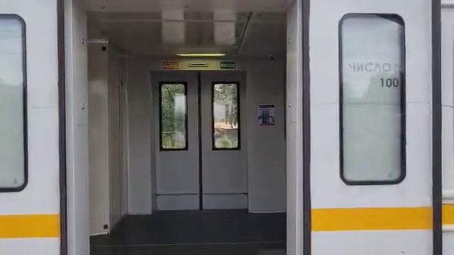 электропоезд эд4мКу 0151 на станции толстопальцево с сообщением Москва Киевский вокзал - Апрелевка смотреть онлайн