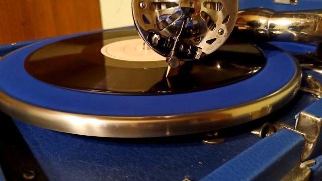 Девочки танцуют на палубе. Майя Кристалинская. Иосиф Кобзон. смотреть онлайн