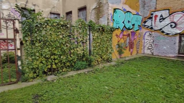 Партизанское благоустройство. Двор у дома 35 на 10-й линии Васильевского острова Санкт-Петербург смотреть онлайн