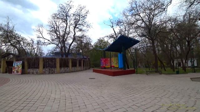 Новая Каховка пешая прогулка парк апрель 2021 Nova Kahovka 4K смотреть онлайн