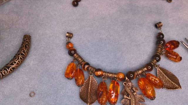 Двухрядное колье на мемори проволоке из янтаря и тигрового глаза смотреть онлайн