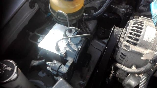 Профилактика грязи под капотом на Toyota Camry SV41 смотреть онлайн