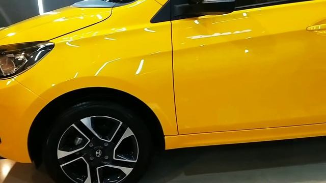 FANATICS AUTO STUDIO || TATA TIAGO || CARPRO CQUARTZ PROFESSIONAL CERAMIC COATING. смотреть онлайн