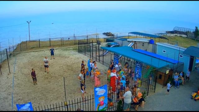Дед мороз и снегурочка на Азовском море дарят подарки детям. Степановка Первая. смотреть онлайн