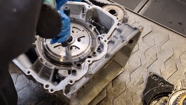 Ford 8f35 assembly #8f35 #fordedge #fordtransmission #gearboxrepairing #fordgetriebe #powershift смотреть онлайн