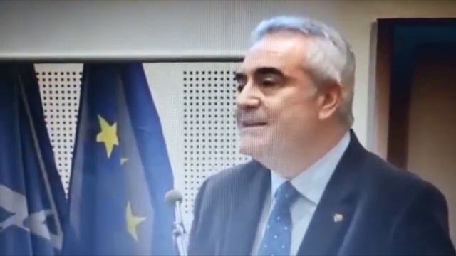 Aflați aici, ce trebuie să știe un bun președinte al României! смотреть онлайн