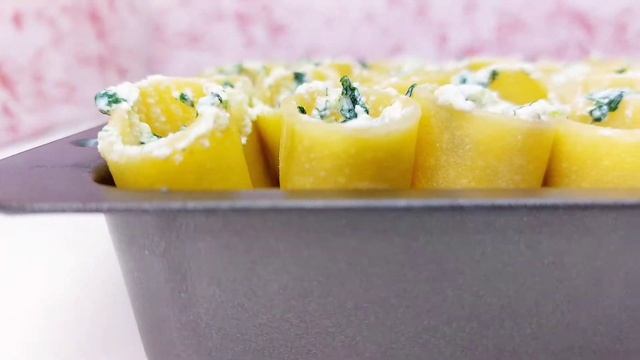 Filled Paccheri Pasta With Spinach And Ricotta -Pasta Recipe смотреть онлайн