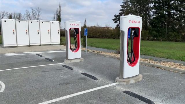 TESLA 1.000 Miles Road Trip from France, Aix, Montelimar, Macon, Reims, London UK EuroTunnel смотреть онлайн