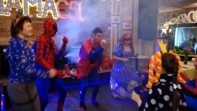 Грише - 4 года! СУПЕРГЕРОИ на Дне Рождения Спайдермен, Бэтмен, Супермен, Джек Воробей смотреть онлайн