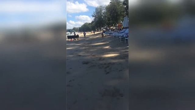 Обзор пляжа Банг Тао на о.Пхукет / Тайланд. Дети на пляже в Тайланде. смотреть онлайн