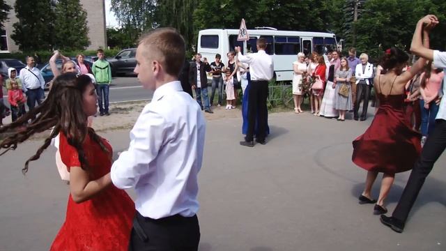 Вальс випускний смотреть онлайн