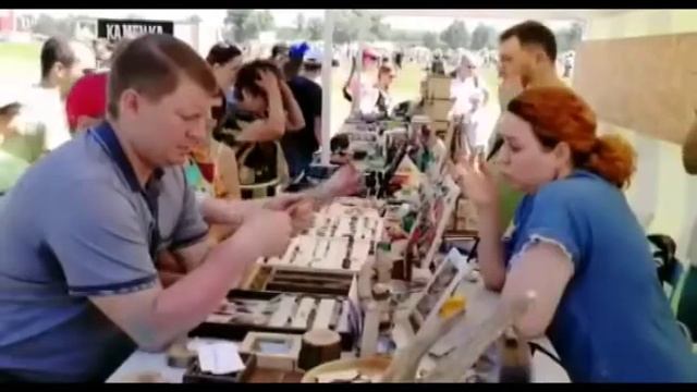 Как сохранить осень на века: листья и насекомые в украшениях смотреть онлайн