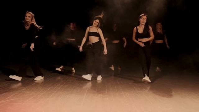 HOLIDAY DANCE GROUP - MAGNET смотреть онлайн